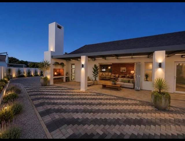 3 BEDROOM HOUSE FOR SALE IN GOLDEN MILE
